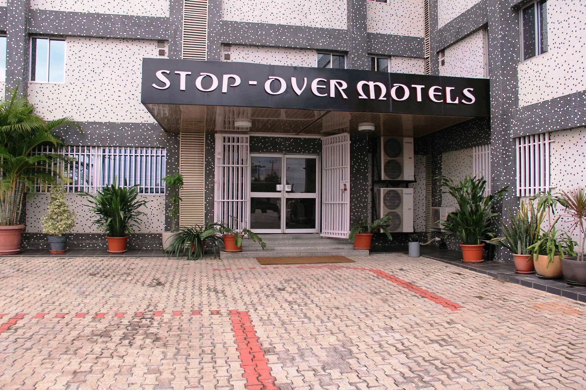 Stop Over Motels Lagos Esterno foto
